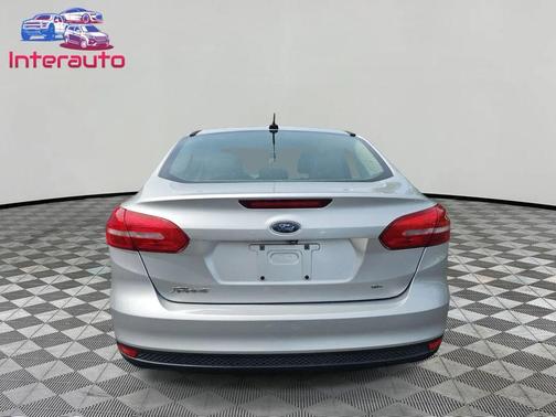Ingot Silver Metallic 2017 Ford Focus SE