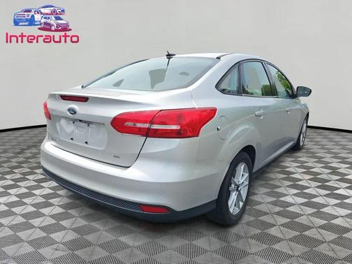 Ingot Silver Metallic 2017 Ford Focus SE
