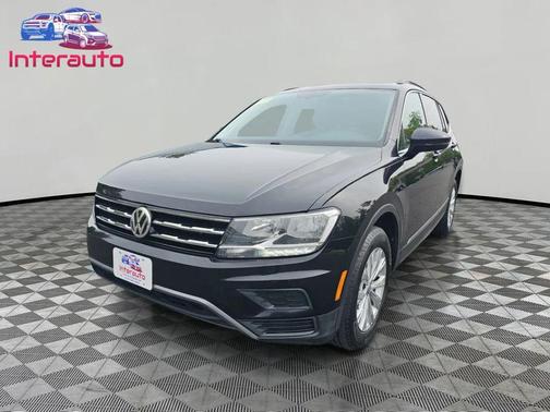 Deep Black Pearl Metallic 2018 Volkswagen Tiguan 2.0T SE 4MOTION