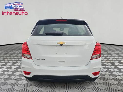 Summit White 2017 Chevrolet Trax LS