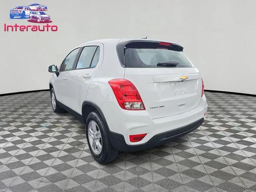 Summit White 2017 Chevrolet Trax LS