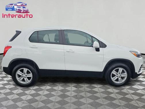 Summit White 2017 Chevrolet Trax LS