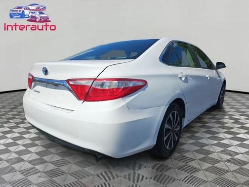 Super White 2015 Toyota Camry Hybrid LE