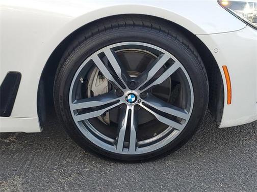 2019 BMW 750 i
