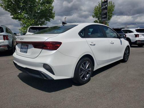 Snow White Pearl 2023 Kia Forte LXS