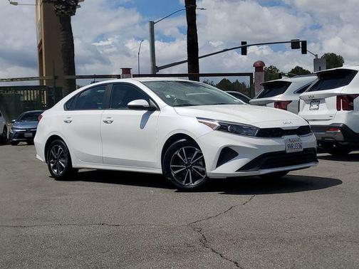 Snow White Pearl 2023 Kia Forte LXS
