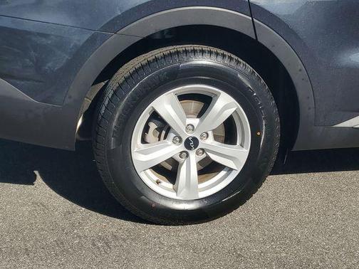 Gravity Gray 2022 Kia Sorento LX