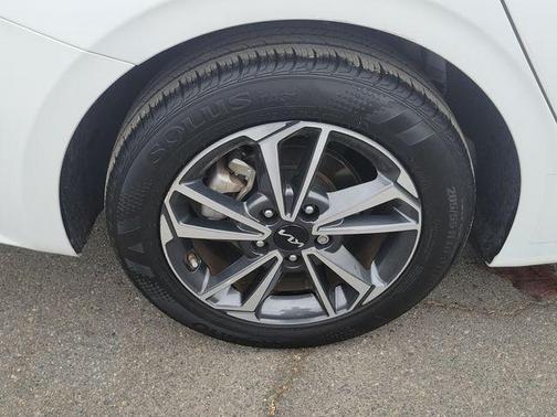 Snow White Pearl 2024 Kia Forte LXS