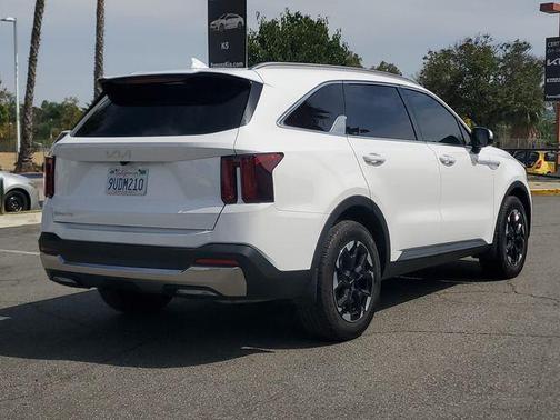 Glacial White Pearl 2025 Kia Sorento S