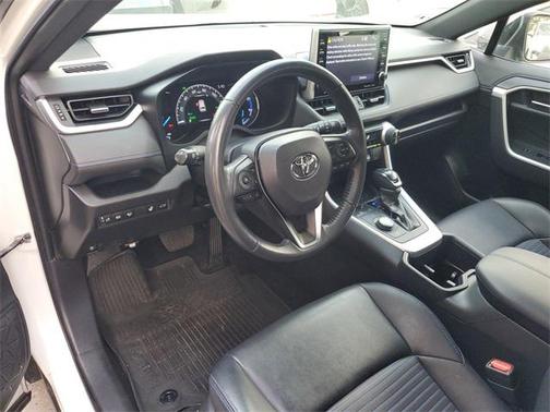 2022 Toyota RAV4 Hybrid SE