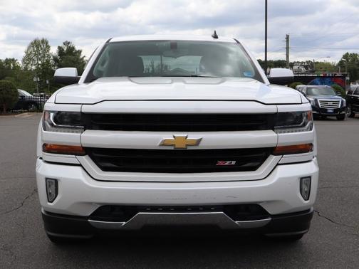 Iridescent Pearl Tricoat 2017 Chevrolet Silverado 1500 4WD Crew Cab 143.5" LT w/2LT