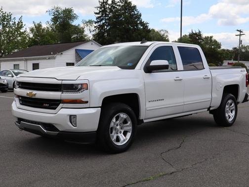 Iridescent Pearl Tricoat 2017 Chevrolet Silverado 1500 4WD Crew Cab 143.5" LT w/2LT