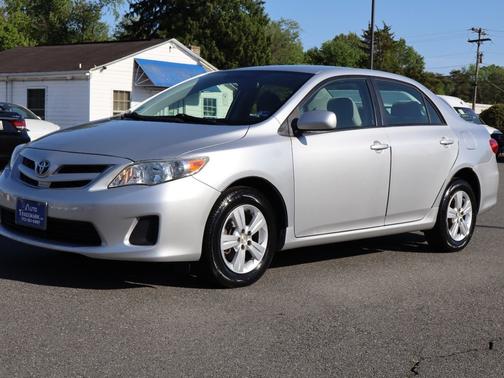 Classic Silver Metallic 2011 Toyota Corolla 4dr Sdn Man L (Natl)