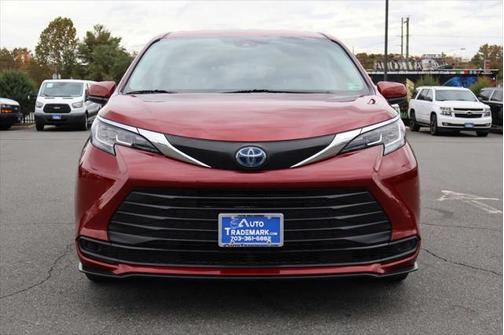 2023 Toyota Sienna LE