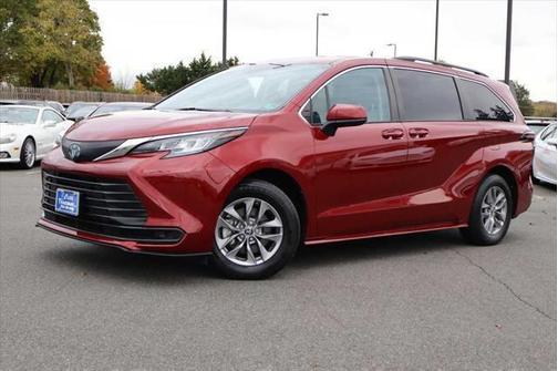 2023 Toyota Sienna LE