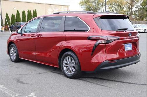 2023 Toyota Sienna LE