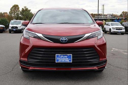 2023 Toyota Sienna LE