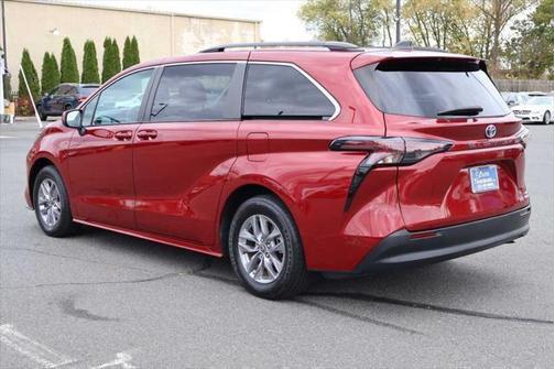 2023 Toyota Sienna LE