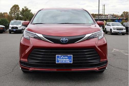 2023 Toyota Sienna LE