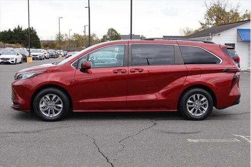 2023 Toyota Sienna LE