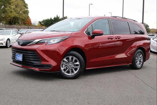 2023 Toyota Sienna LE