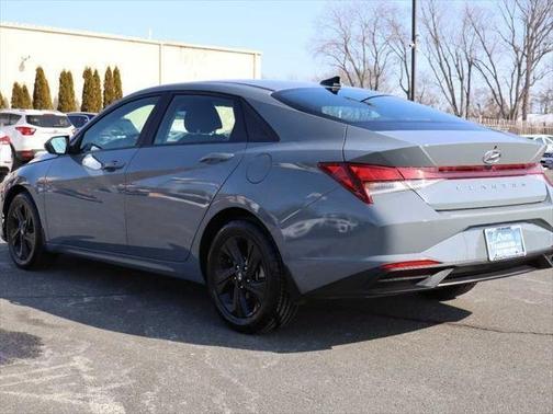 2023 Hyundai ELANTRA SEL IVT