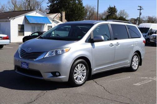 2017 Toyota Sienna XLE