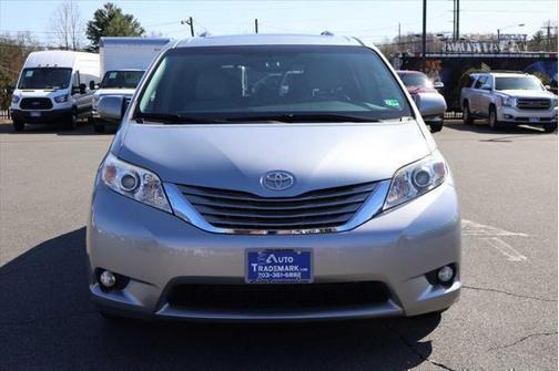 2017 Toyota Sienna XLE