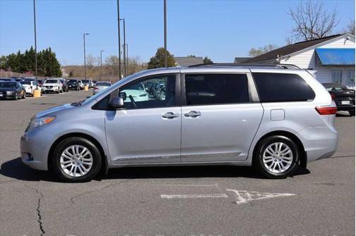 2017 Toyota Sienna XLE