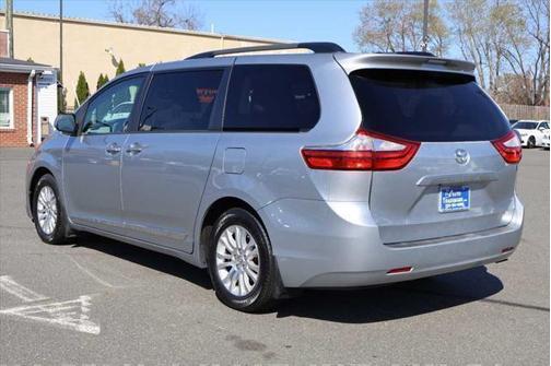 2017 Toyota Sienna XLE