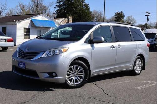 2017 Toyota Sienna XLE