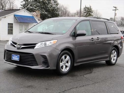 2020 Toyota Sienna LE FWD 8-Passenger (Natl)