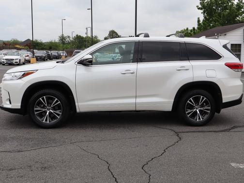 Blizzard Pearl 2017 Toyota Highlander LE V6 AWD (Natl)