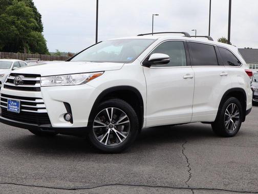 Blizzard Pearl 2017 Toyota Highlander LE V6 AWD (Natl)