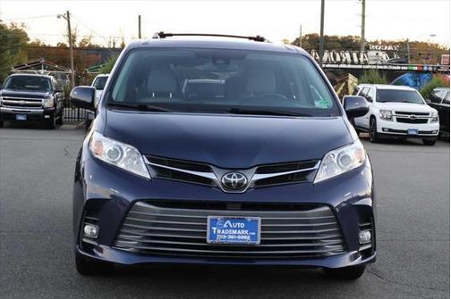 2020 Toyota Sienna XLE