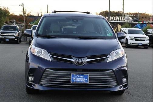 2020 Toyota Sienna XLE