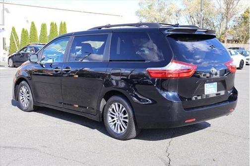 2020 Toyota Sienna XLE