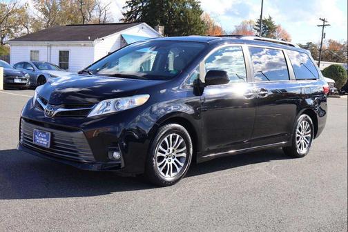 2020 Toyota Sienna XLE