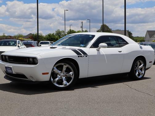 Bright White 2013 Dodge Challenger 2dr Cpe R/T Plus
