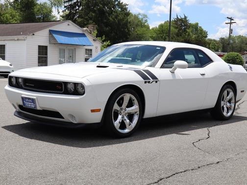 Bright White 2013 Dodge Challenger 2dr Cpe R/T Plus