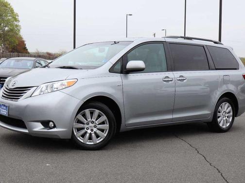 2017 Toyota Sienna Limited AWD 7-Passenger (Natl)