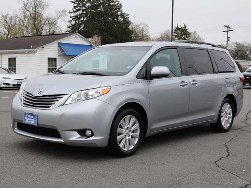 2017 Toyota Sienna Limited AWD 7-Passenger (Natl)