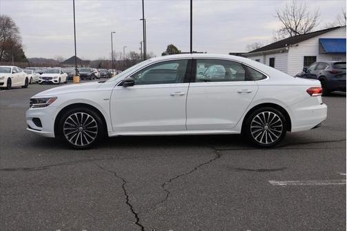 2022 Volkswagen Passat 2.0T Limited Edition
