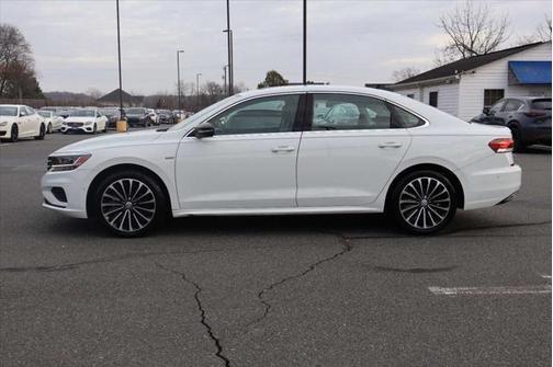 2022 Volkswagen Passat 2.0T Limited Edition