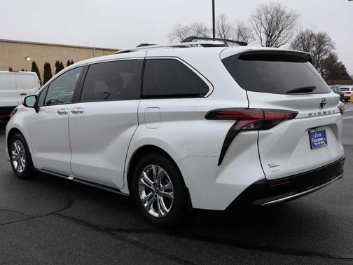 2024 Toyota Sienna Platinum AWD 7-Passenger (Natl)