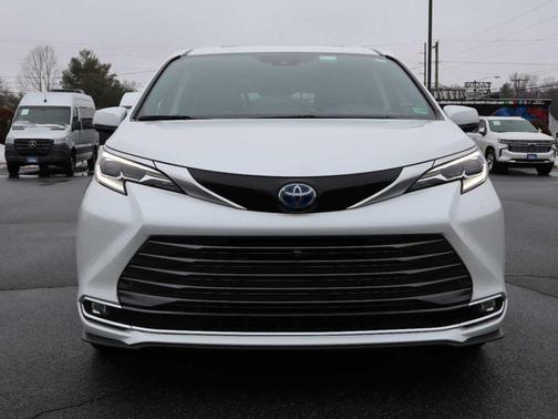 2024 Toyota Sienna Platinum