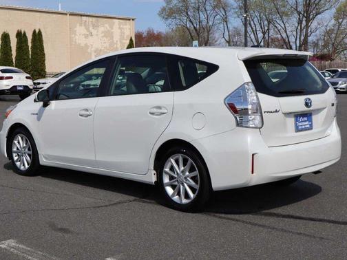 2012 Toyota Prius v 5dr Wgn Five (Natl)
