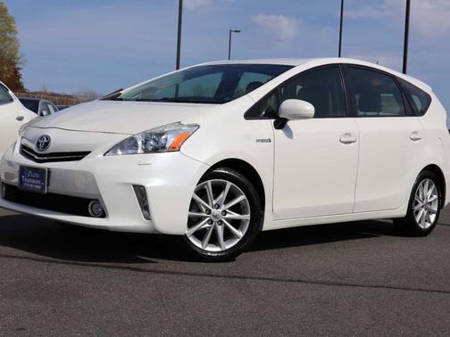 2012 Toyota Prius v 5dr Wgn Five (Natl)