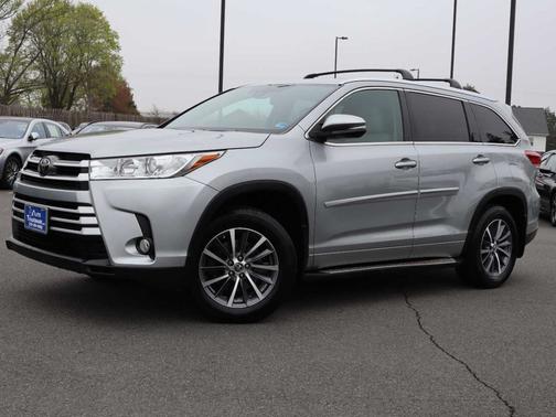Celestial Silver Metallic 2017 Toyota Highlander XLE V6 AWD (Natl)
