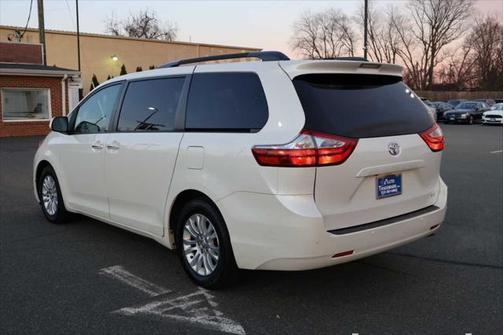 2017 Toyota Sienna XLE